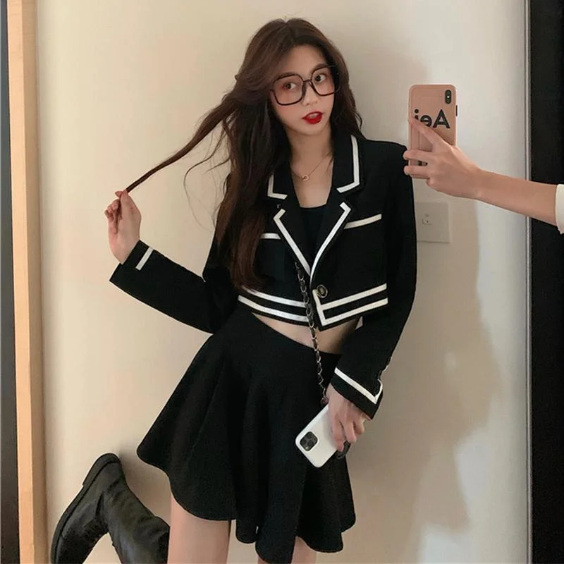 Women's Sweet Turn-down Collar Contrast Color Short Coats