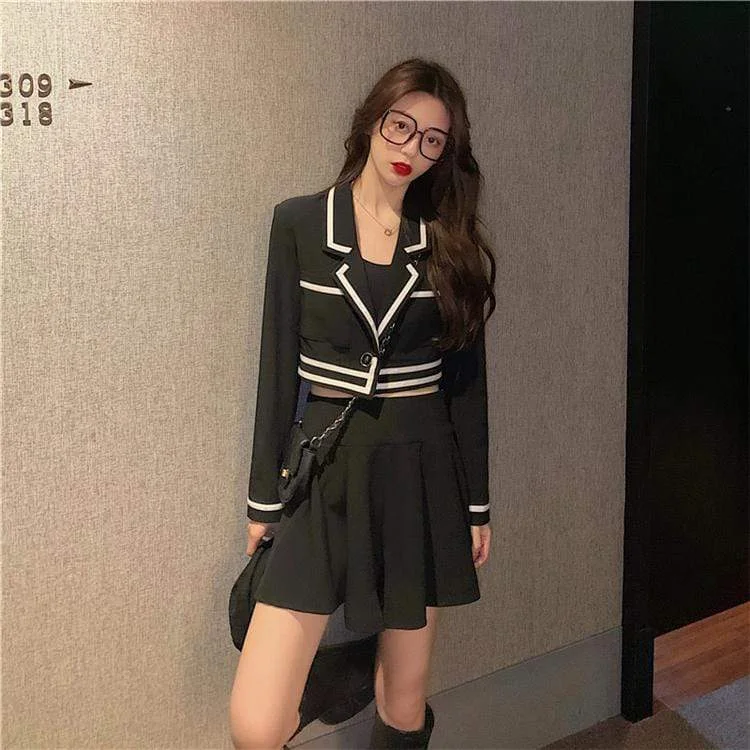 Women's Sweet Turn-down Collar Contrast Color Short Coats